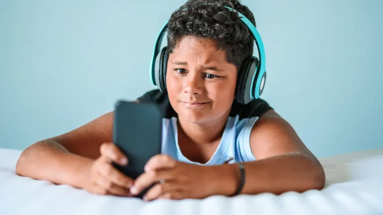 Treating Childhood Obesity with Smartphone Control